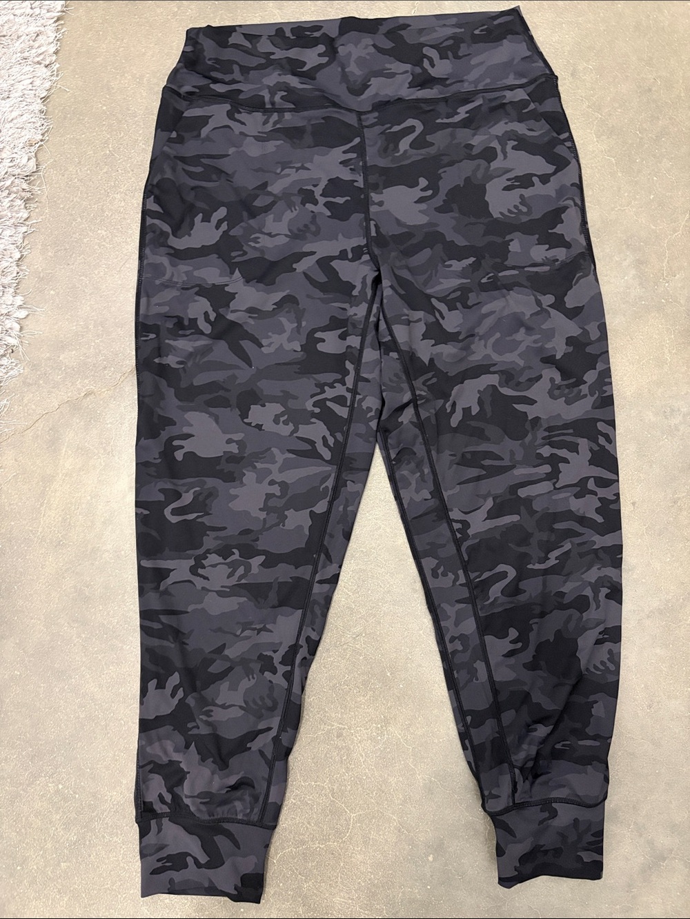 Women's Black Camo High-Waist Active Leggings